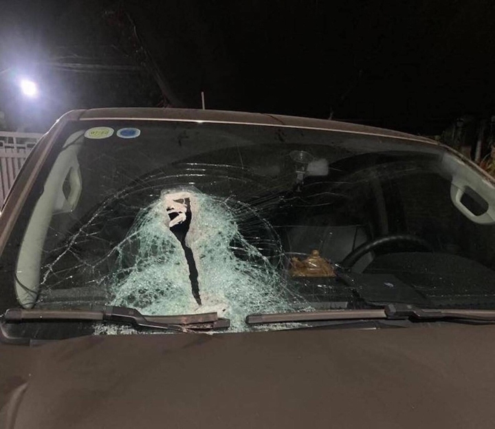 Ô tô bị ném gạch vỡ kính trên cao tốc Hà Nội - Thái Nguyên