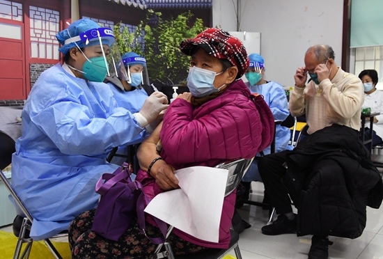 Hơn 90% bệnh nhân cao tuổi mắc Covid-19 nặng tại Trung Quốc chưa tiêm vaccine