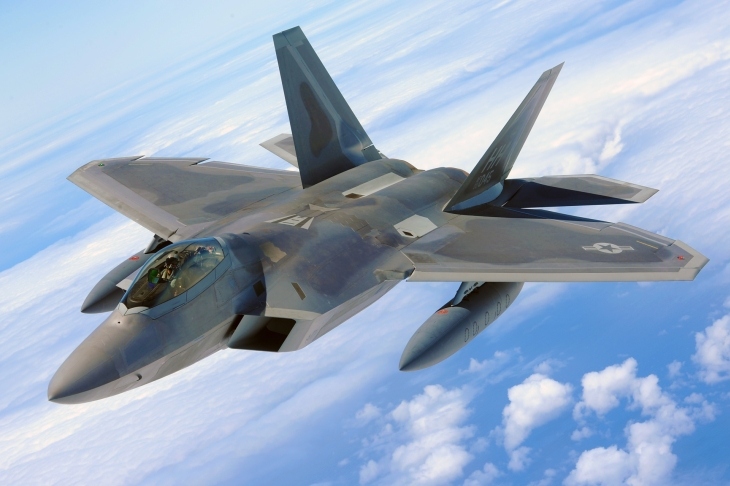Tiêm kích F-22 của Mỹ bất ngờ lộ diện với bộ giáp “trong như gương”