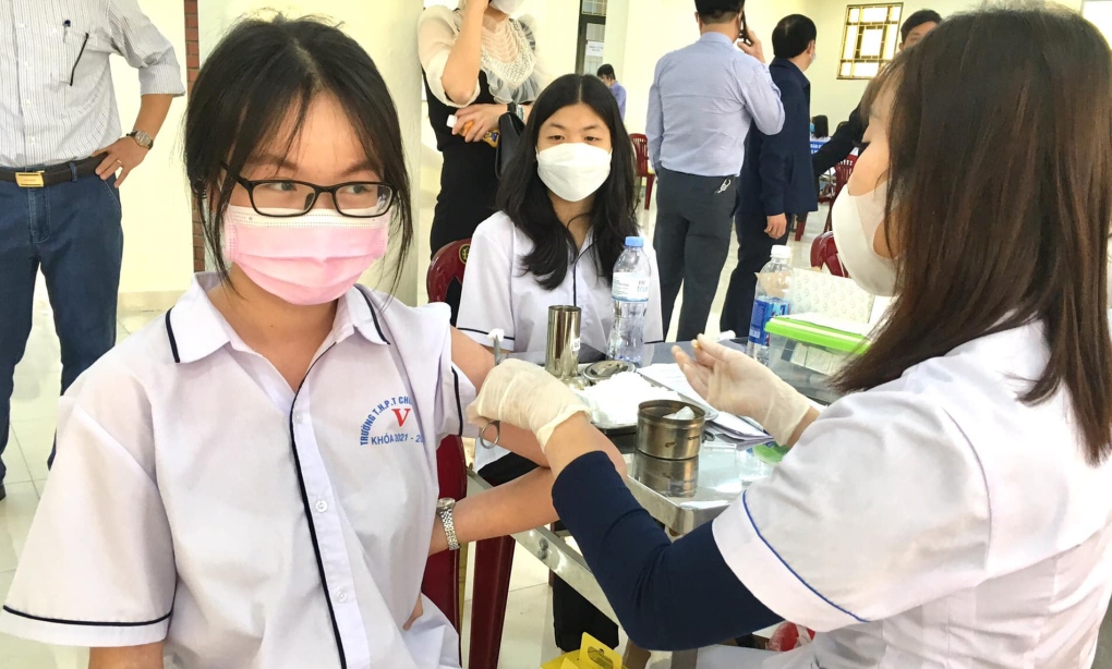 Nhiều học sinh tại Thanh Hóa bị phản ứng sau tiêm vaccine ngừa Covid-19