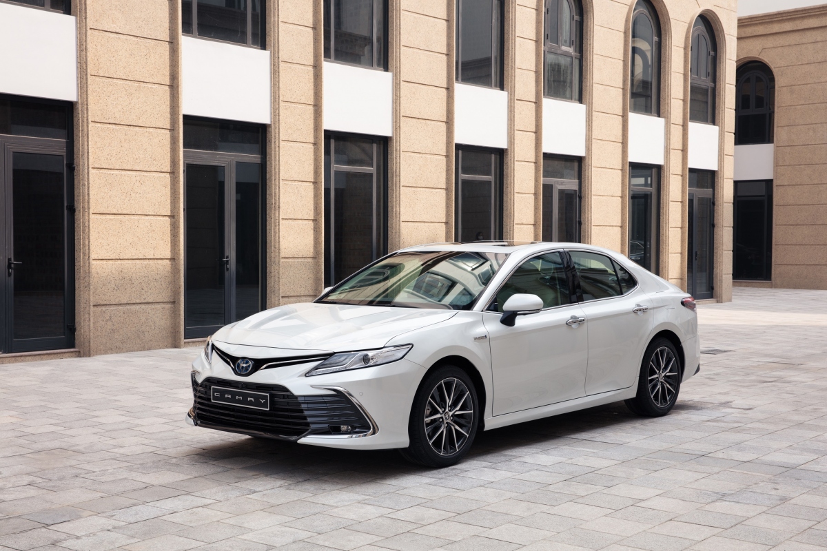 Toyota Camry 2022 thêm hai phiên bản mới, chốt giá từ 1,05 tỷ đồng tại Việt Nam