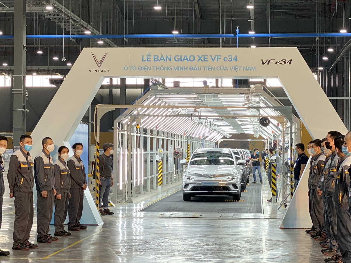 VinFast VF e34 chính thức đến tay người dùng Việt