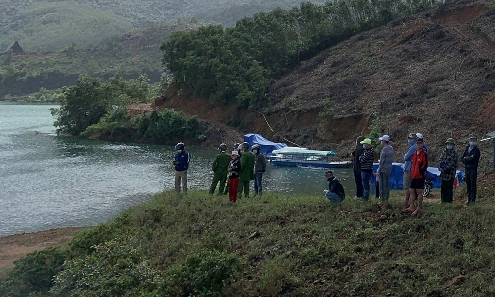 Thừa Thiên Huế: Lật ghe giữa hồ chứa nước, 1 người chết
