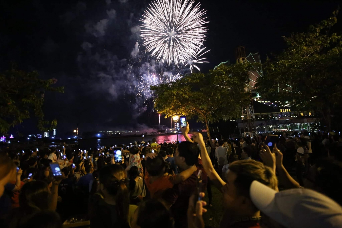 Các ủy ban nhân dân tỉnh, thành phố sẽ quyết định việc tạm dừng tổ chức lễ hội
