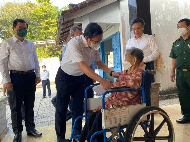 Bí thư Thành uỷ TP.HCM thăm, tặng quà tết tại Đồng Nai