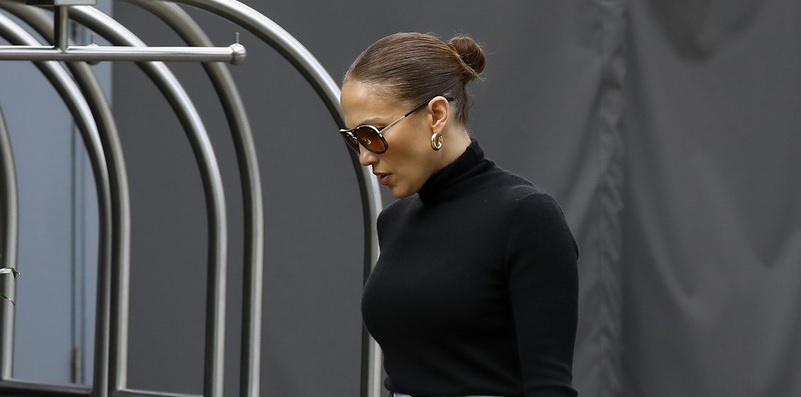 Jennifer Lopez sành điệu đi ăn trưa cùng các con sau khi xác nhận sẵn sàng kết hôn lần 4