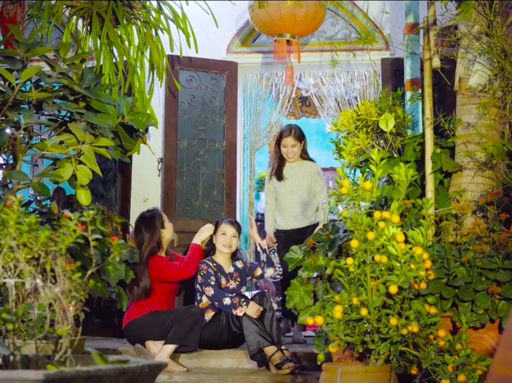 Tết bình yên bên hiên nhà trong MV của chị em Thu Hà, Linh Hoa