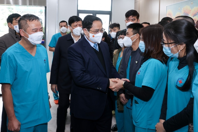 Thủ tướng Phạm Minh Chính thăm, chúc Tết cán bộ, bác sĩ, nhân viên y tế
