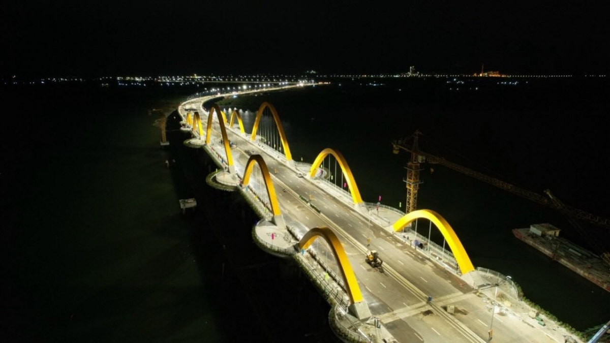 Cầu Tình Yêu trên vịnh Cửa Lục, Quảng Ninh đã sẵn sàng phục vụ người dân