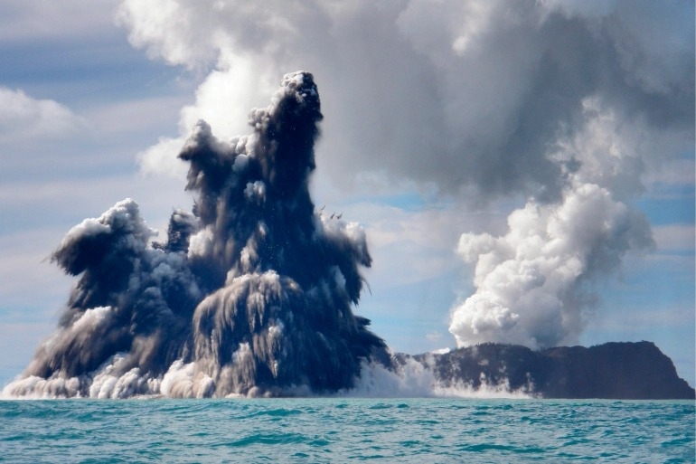 Vụ phun trào núi lửa “nghìn năm có một” ở Tonga có thể kéo theo nhiều thảm họa