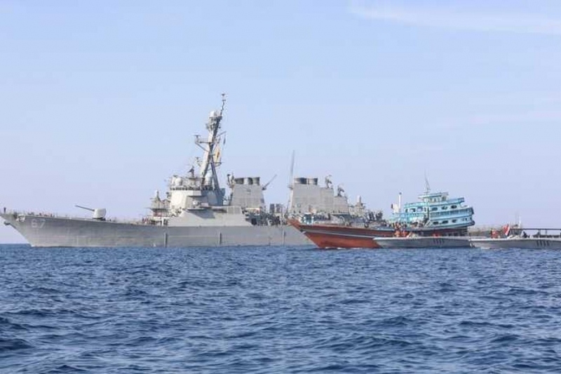 Hải quân Mỹ bắt giữ một tàu mang nguyên liệu chế tạo chất nổ ở Vịnh Oman