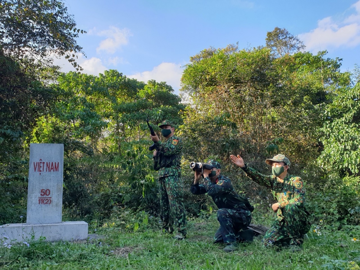 Lính biên phòng Đắk Nông: Mâm cơm và cây súng