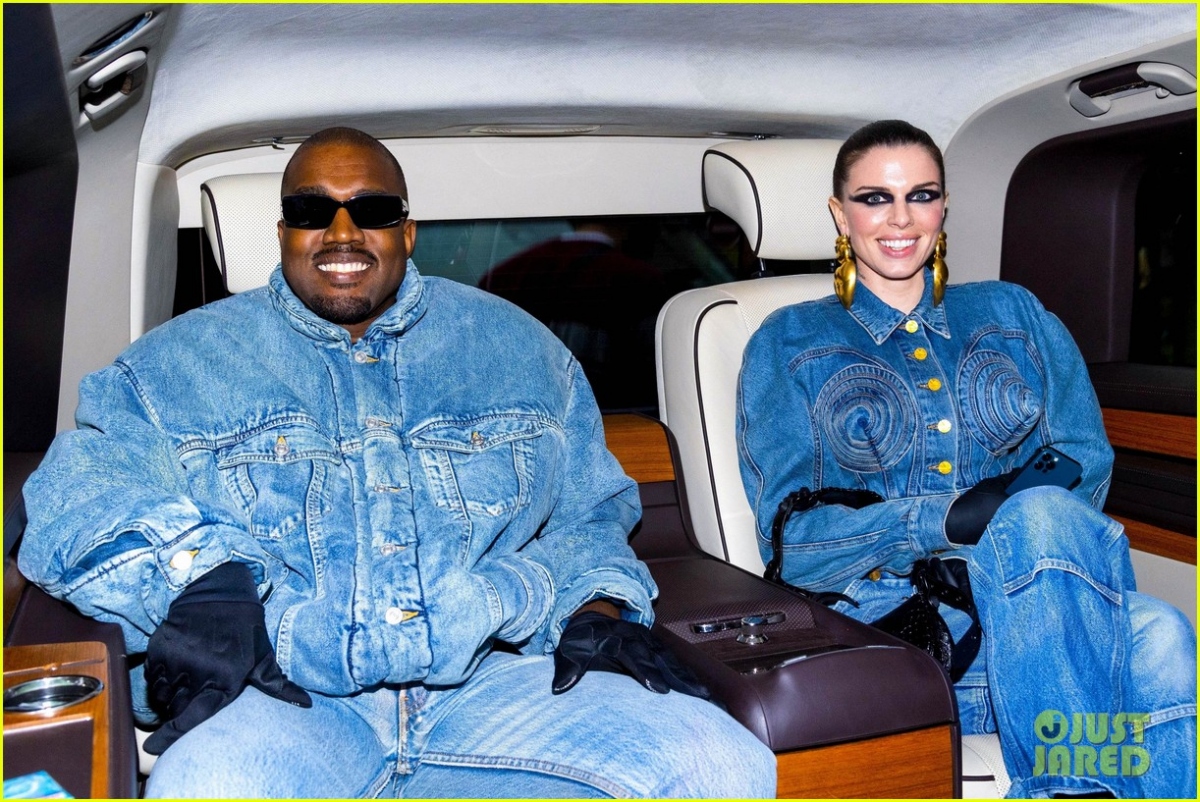 Kanye West và bạn gái diện đồ denim bụi bặm dự show thời trang