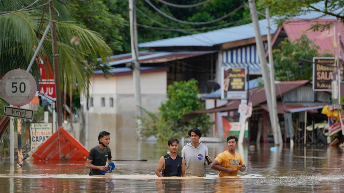 Mưa lớn gây lũ lụt nghiêm trọng tại Malaysia