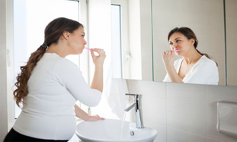 Chăm sóc răng miệng tốt khi mang thai để giảm nguy cơ sinh non