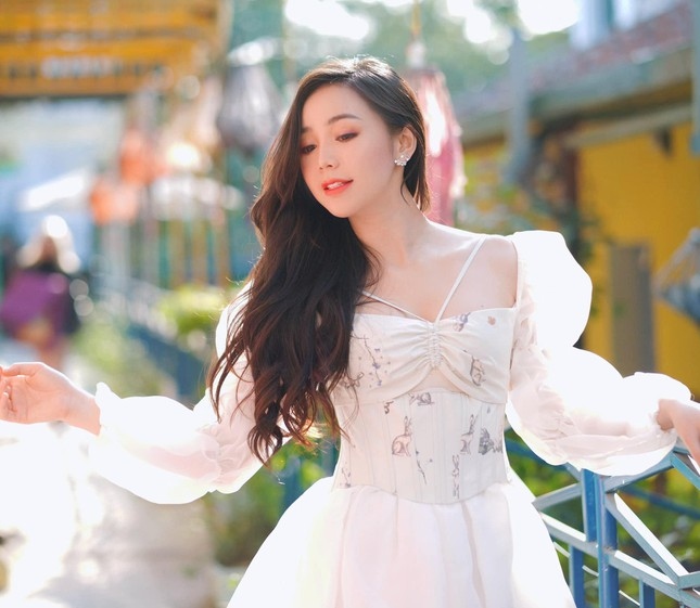 Chuyện showbiz: Quỳnh Kool khoe nhan sắc "ngọt lịm" với đầm công chúa lộng lẫy