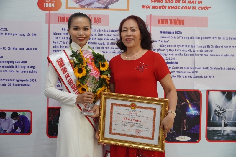 Nữ diễn viên xiếc Nguyễn Hồng Trúc Vi – khổ luyện để chinh phục thử thách mới