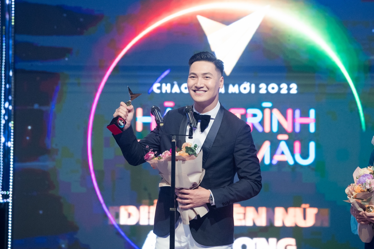 Mạnh Trường, Hồng Diễm giành giải diễn viên ấn tượng tại VTV Awards 2021