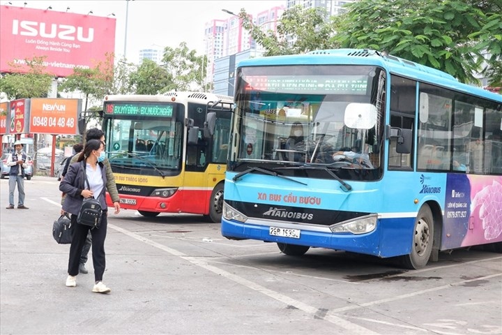 Hà Nội cho phép xe buýt hoạt động 100% công suất từ 8/2