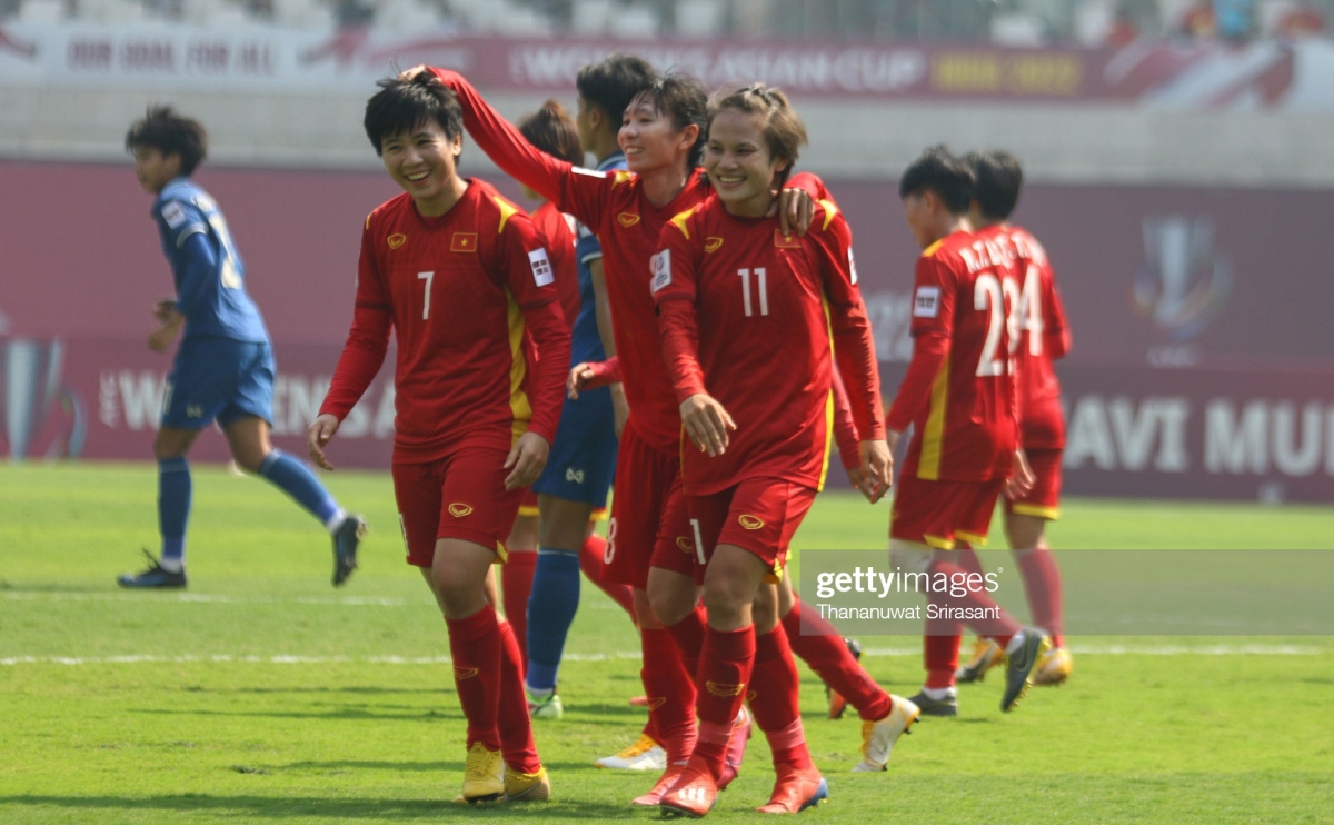 Thắng dễ Thái Lan 2-0, ĐT nữ Việt Nam tiến gần tấm vé lịch sử dự World Cup
