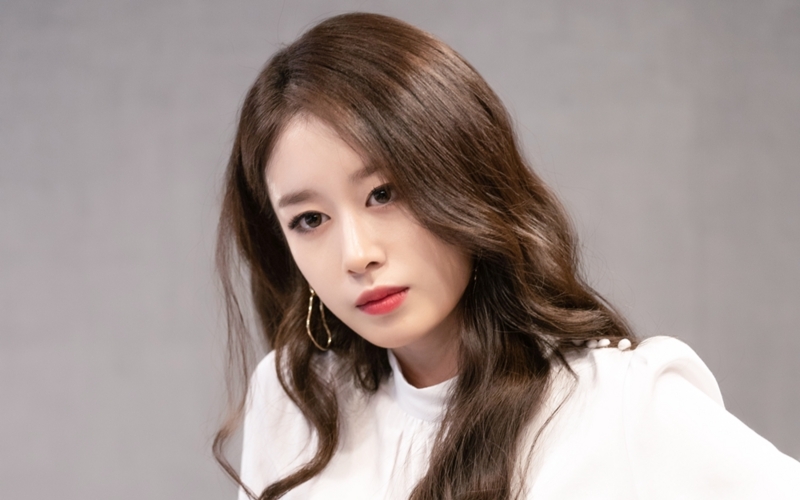 Jiyeon (T-Ara) bất ngờ thông báo kết hôn