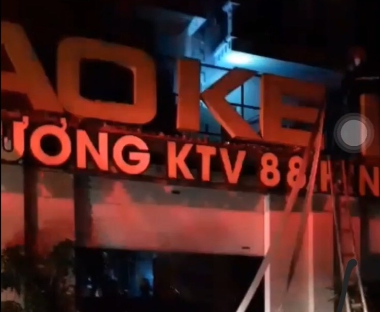 Bắc Giang: Nghi án chồng giận vợ đốt quán karaoke, cả hai tử vong