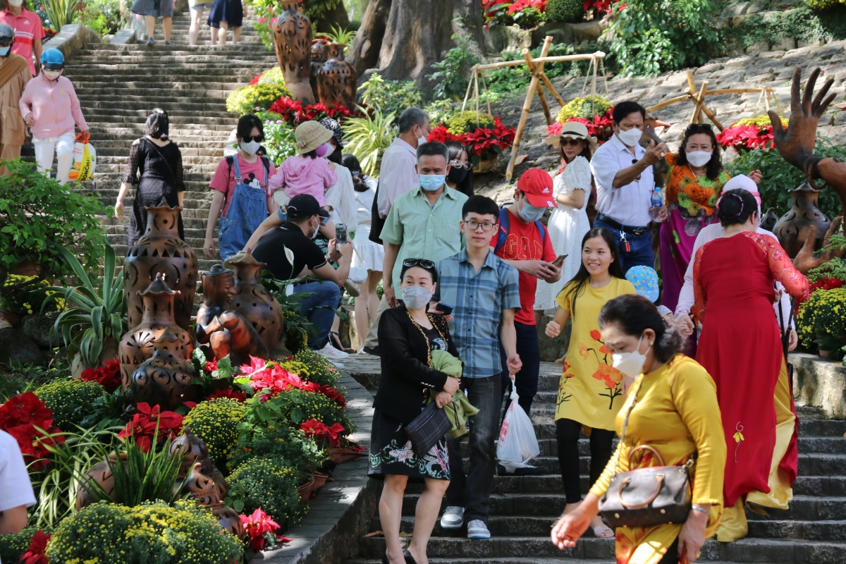 Thích ứng tốt và an toàn, Khánh Hòa thu hút du khách dịp Tết Nguyên đán