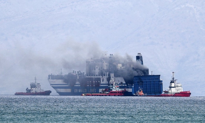 Hy Lạp giải cứu hơn 280 người trên con tàu gặp hỏa hoạn