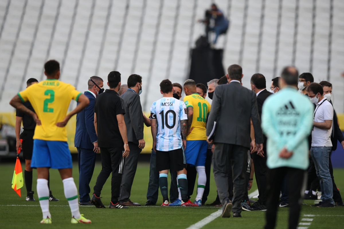 Đồng đội Messi bị FIFA phạt nặng vì sự cố ở trận đấu với ĐT Brazil