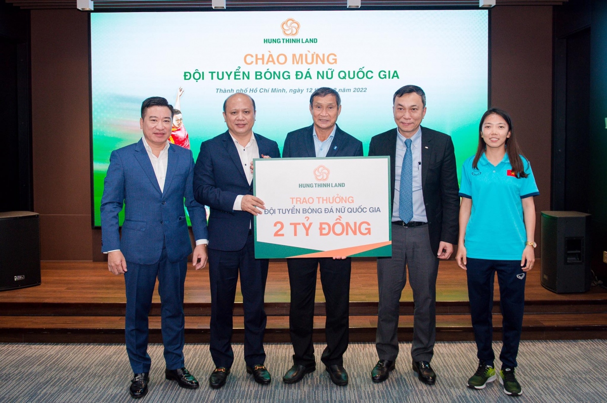 Hưng Thịnh Land trao thưởng 2 tỷ đồng cho đội tuyển bóng đá nữ Việt Nam