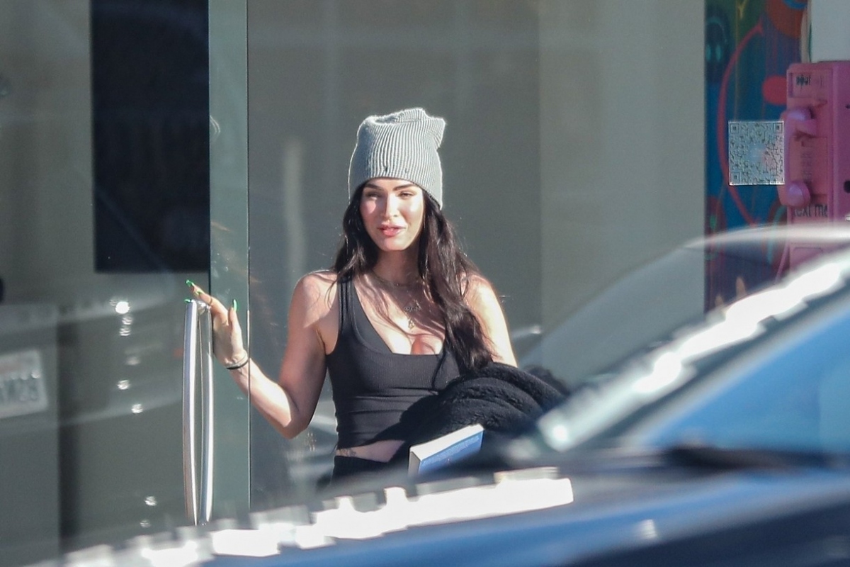 Megan Fox gợi cảm đến spa làm đẹp sau chuyến nghỉ dưỡng