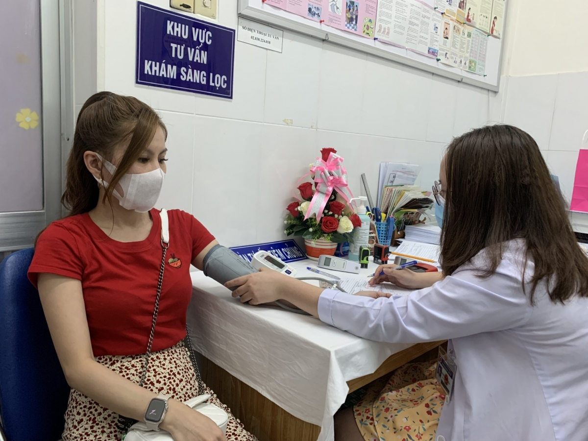 Đông đảo người dân TP.HCM tiêm vaccine những ngày đầu năm mới