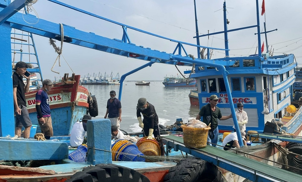 Ngư dân ở Bà Rịa – Vũng Tàu gặp khó khăn vì giá xăng dầu tăng trong đại dịch