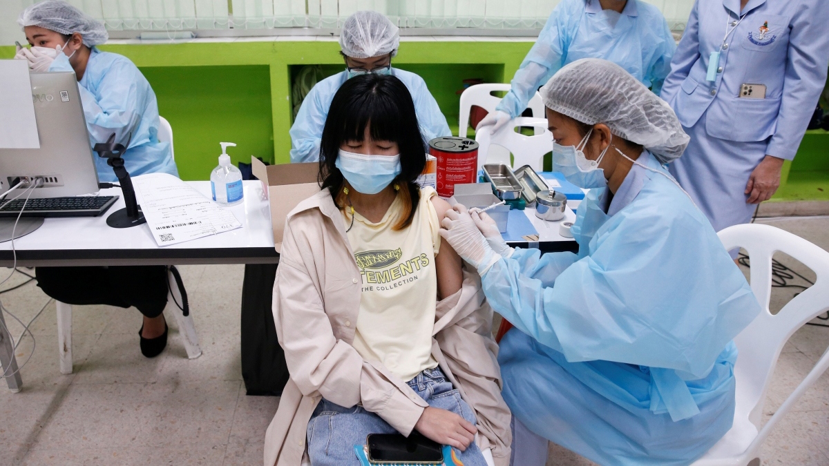 Thủ tướng Thái Lan thúc giục đẩy nhanh tiêm vaccine Covid-19 cho trẻ em