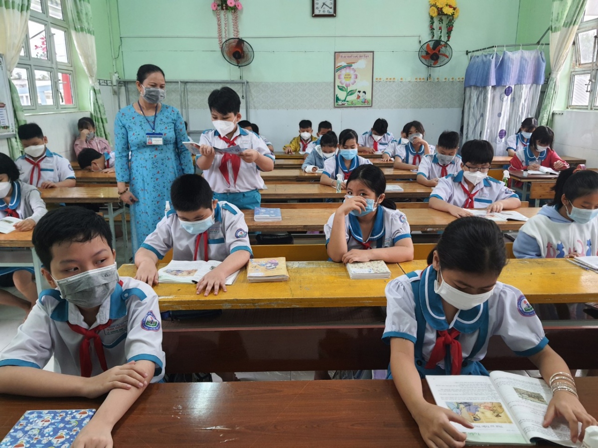 Trẻ 5 tuổi ở Bạc Liêu đến trường học trực tiếp