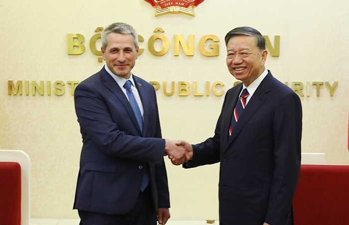 Bộ trưởng Bộ Công an Tô Lâm  tiếp Đại sứ Belarus tại Việt Nam