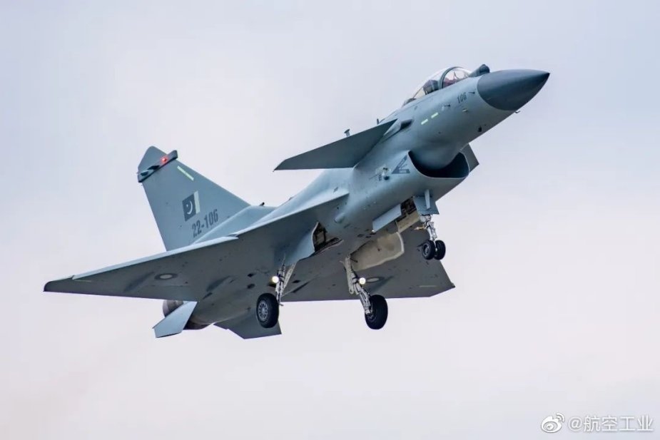 Trung Quốc bàn giao máy bay chiến đấu J-10CE cho Pakistan