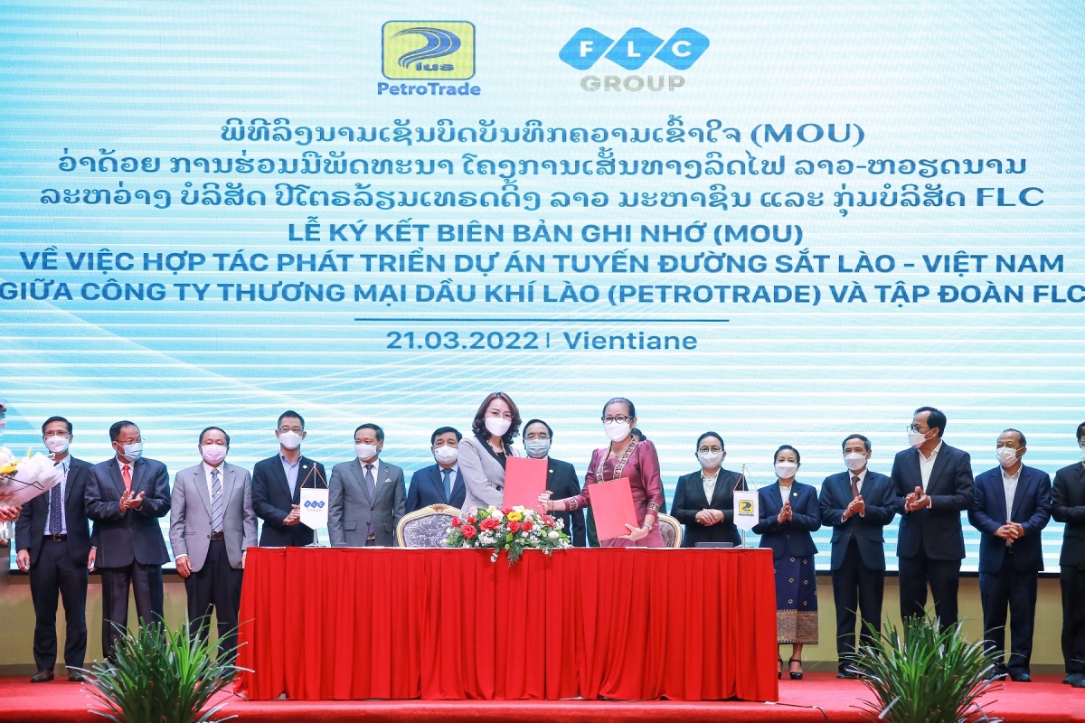 Tập đoàn FLC và PetroTrade ký hợp tác đầu tư tuyến đường sắt kết nối Việt Nam – Lào