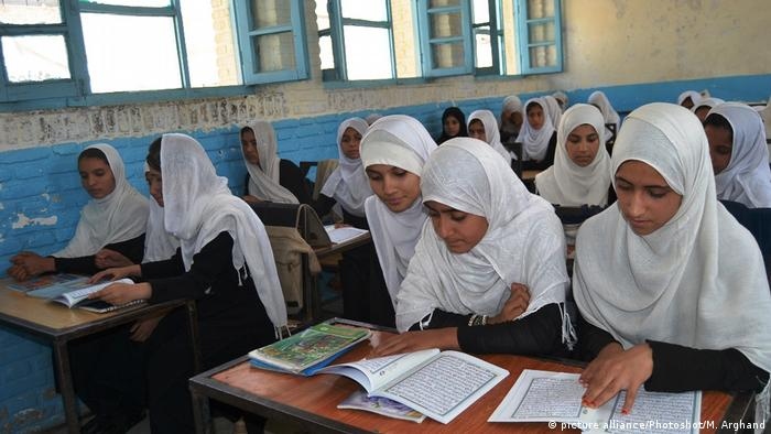 Phương Tây kêu gọi Taliban gỡ bỏ lệnh cấm nữ sinh tới trường ở Afghanistan