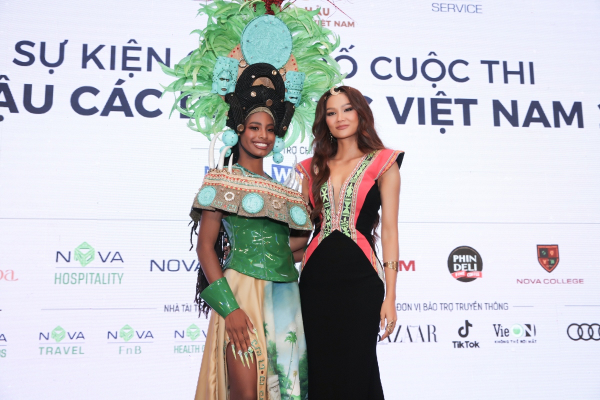 Hoa hậu Trái đất Destiny Evelyn Wagner làm giám khảo Hoa hậu các dân tộc Việt Nam