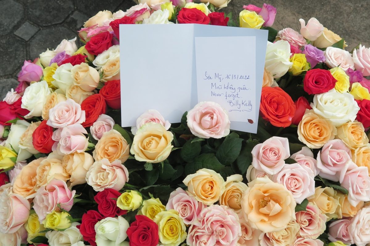 Cựu binh Mỹ gửi hơn 500 bông hồng tưởng nhớ nạn nhân vụ thảm sát Sơn Mỹ