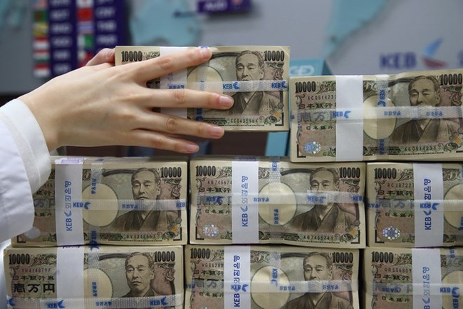 Nhật Bản lo ngại đồng yên mất giá mạnh có thể gây bất lợi cho nền kinh tế