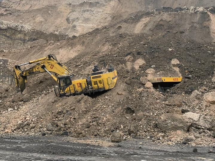 Quảng Ninh: Sạt tầng mỏ than Cọc Sáu, vùi lấp phương tiện bốc xúc cỡ lớn
