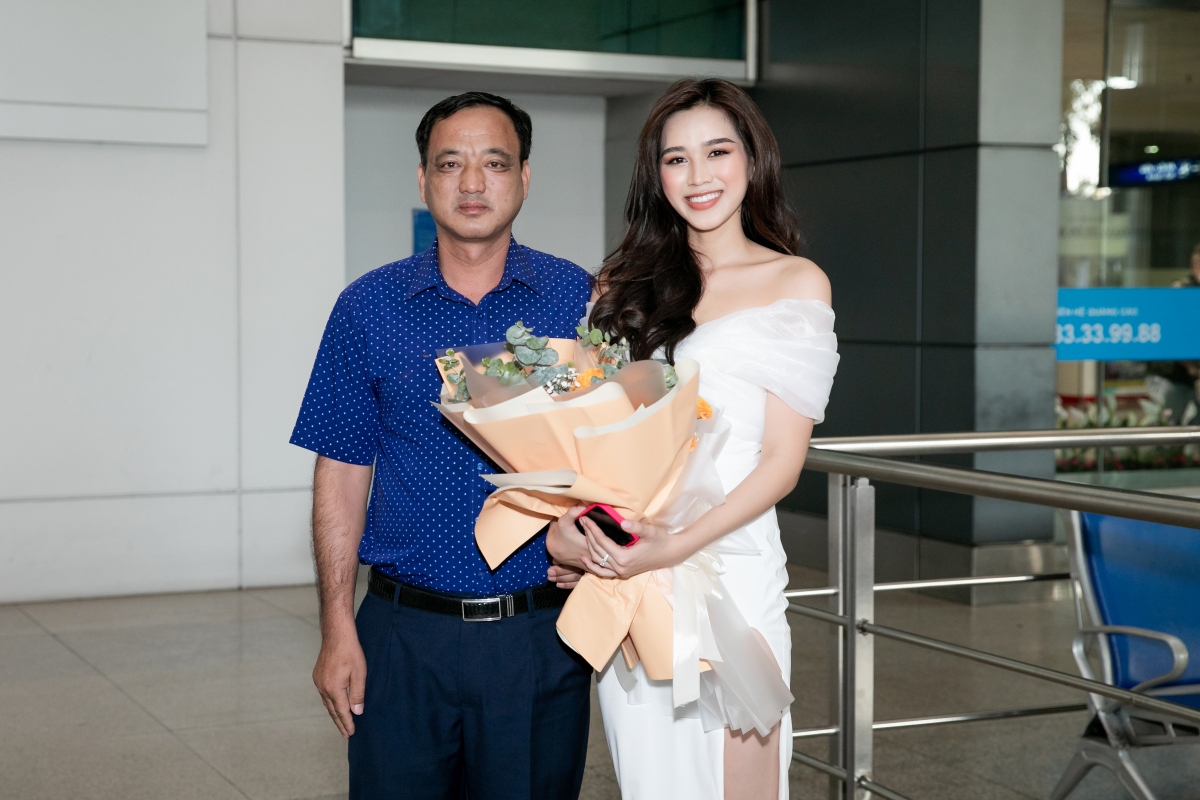 Hoa hậu Đỗ Thị Hà trở về Việt Nam sau hành trình Miss World 2021