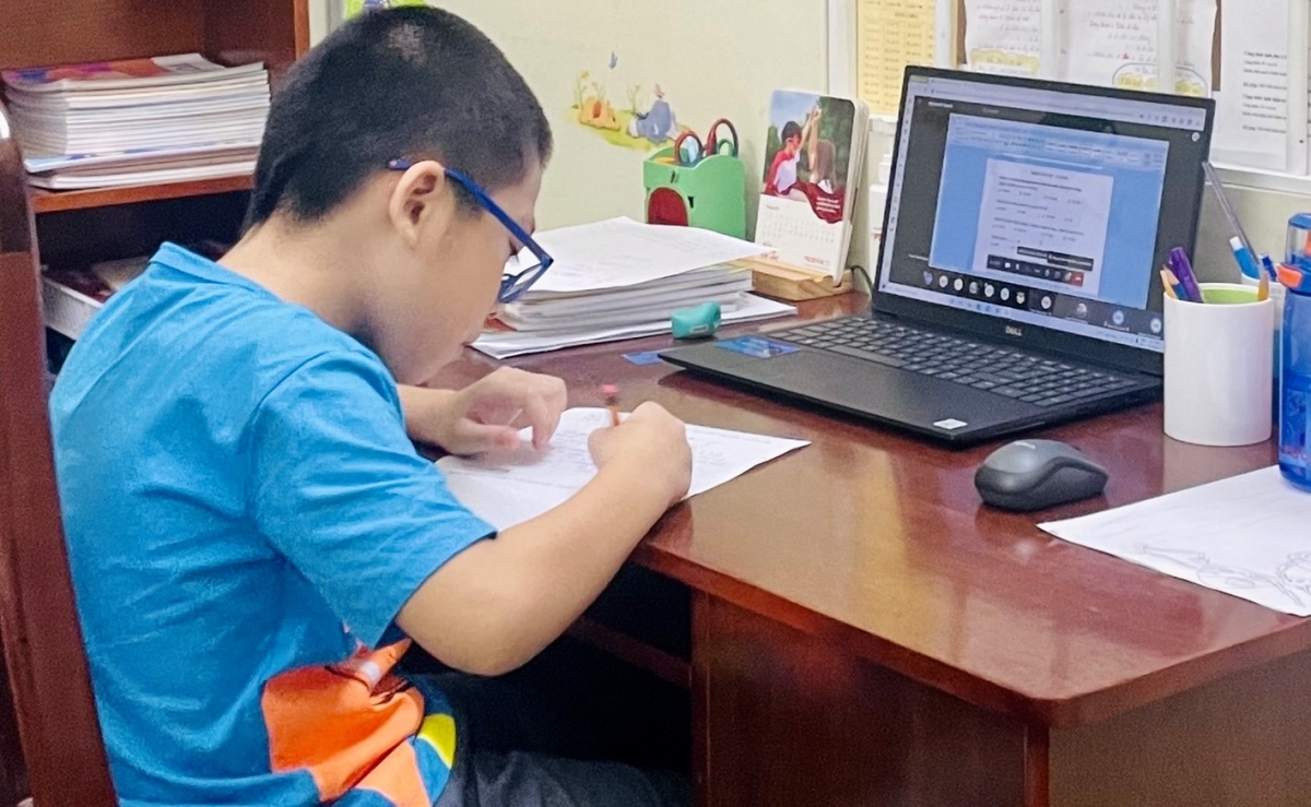 Học sinh tiểu học ở Côn Đảo tiếp tục học trực tuyến
