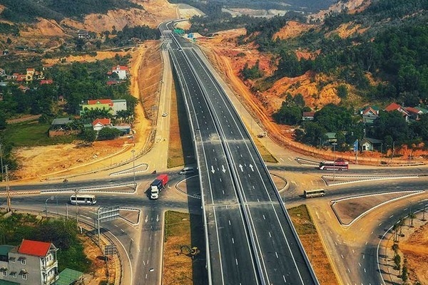 Đường cao tốc Bắc - Nam: Thay thế ngay nhà thầu xây dựng chậm tiến độ
