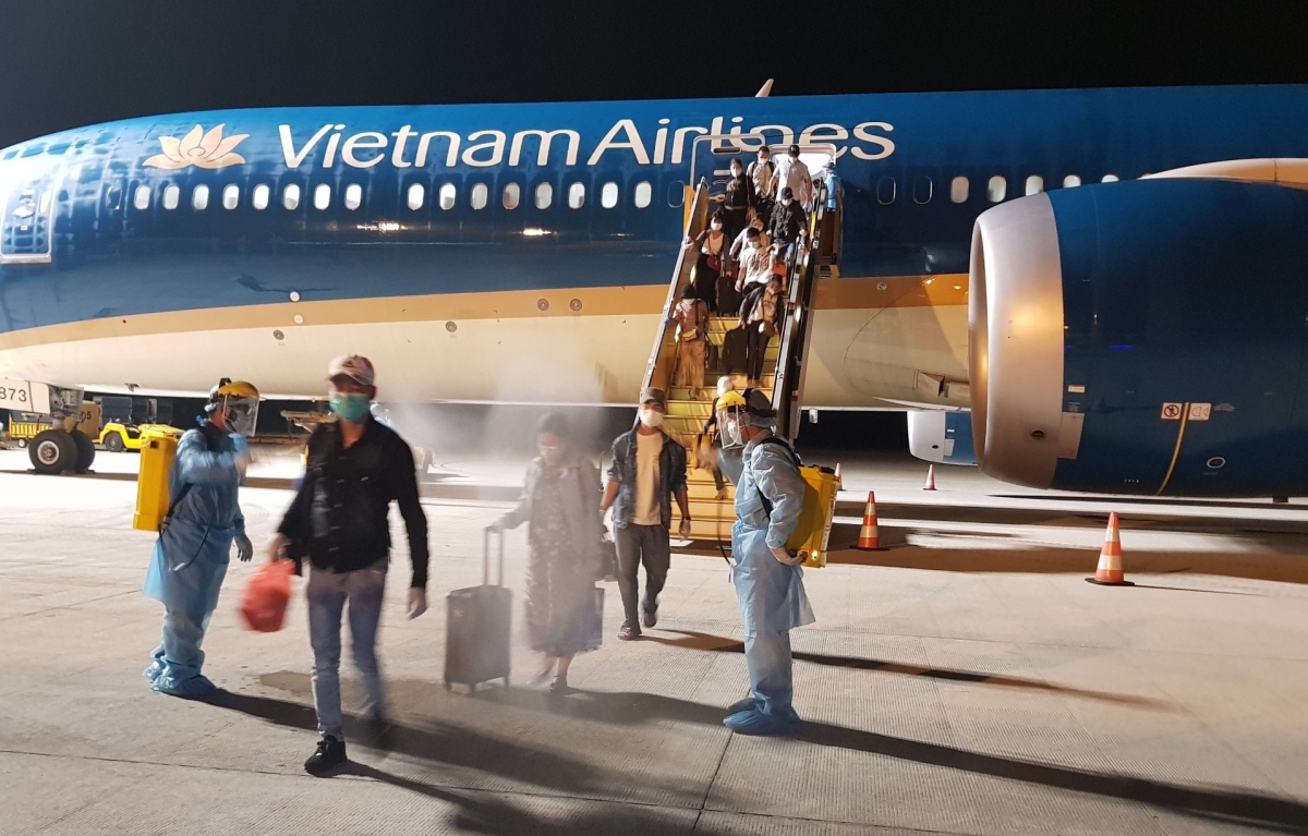 Khẩn cấp hỗ trợ các thủ tục bay để đưa người Việt tại Ukraine về nước