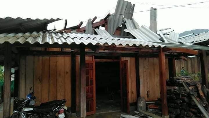 Hàng trăm nhà dân ở Yên Bái bị tốc mái do dông lốc