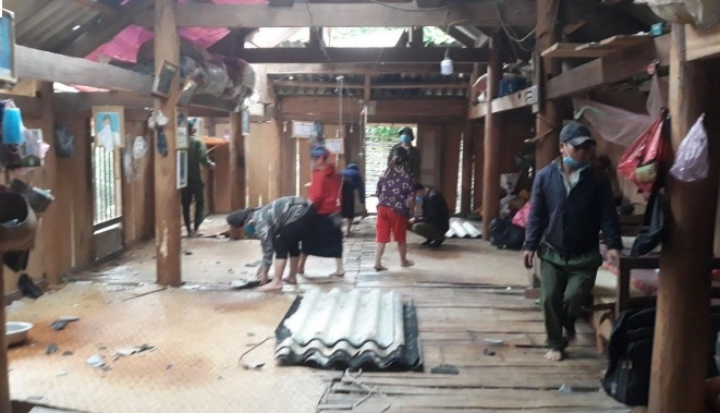 Mưa đá, dông lốc làm hơn 400 nhà dân tại Sơn La bị thủng, tốc mái