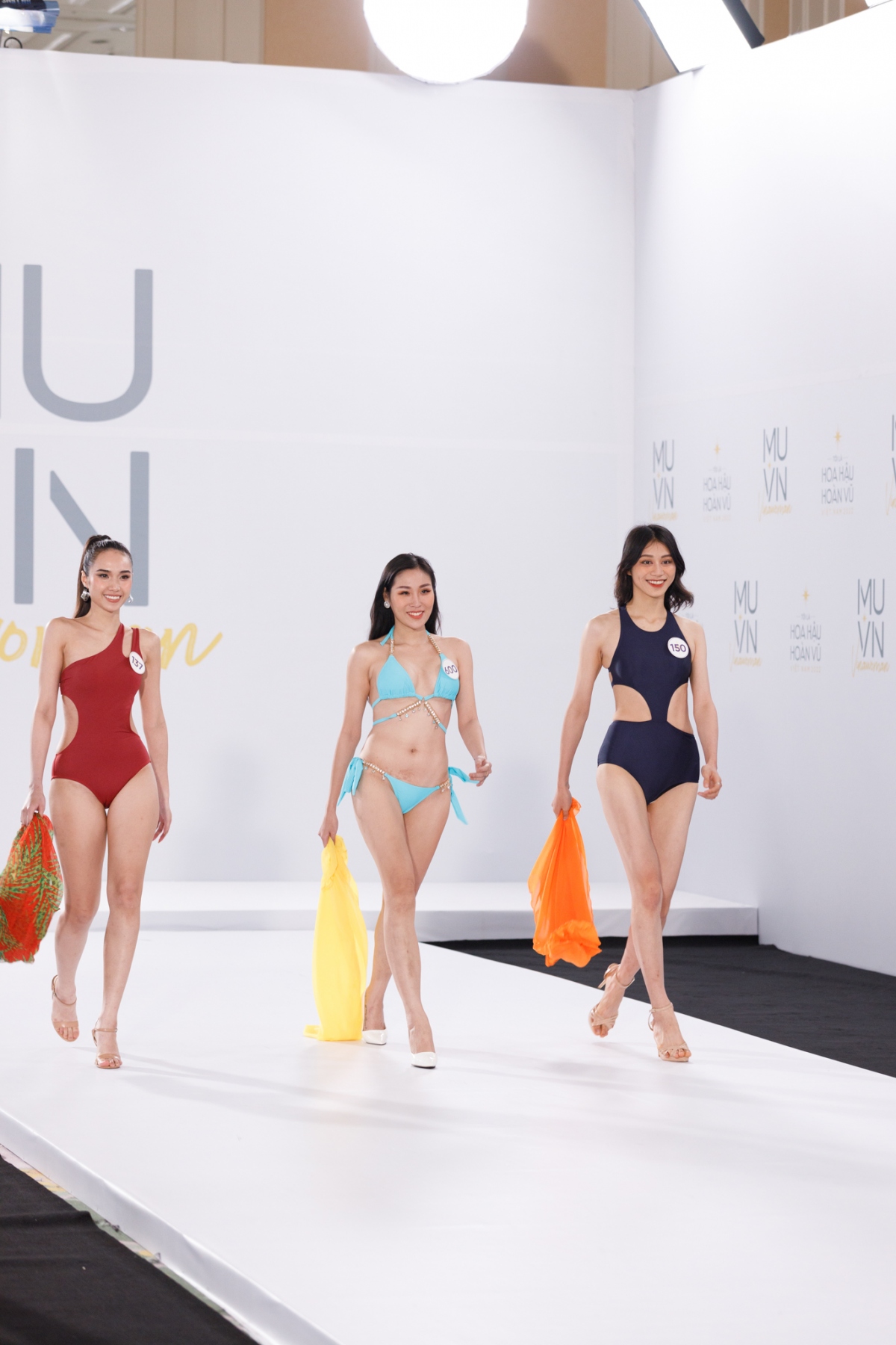 Thí sinh Hoa hậu Hoàn vũ Việt Nam 2022 gợi cảm với trang phục bikini